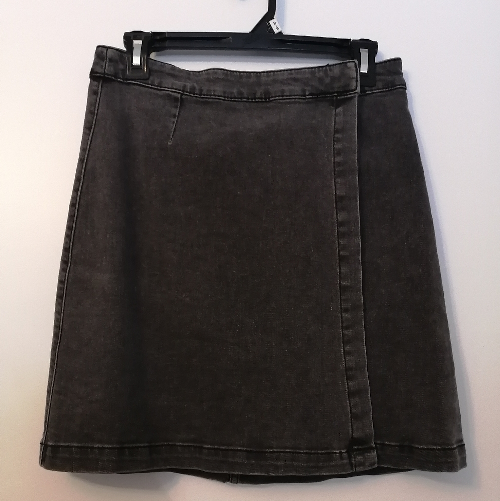 Grey denim skirt